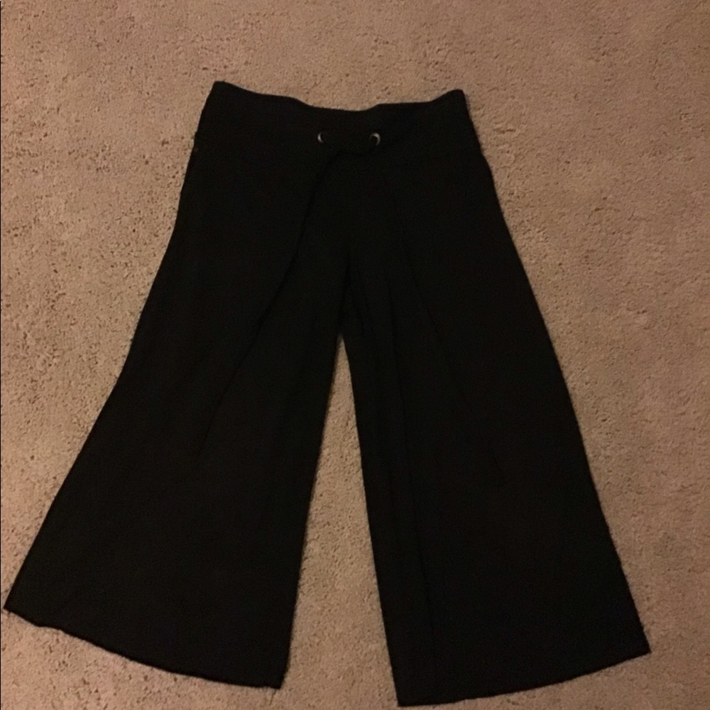 Black Capris